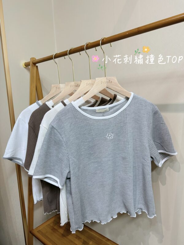 જ⁀➴♡ ✨小花刺繡撞色TOP - Image 2